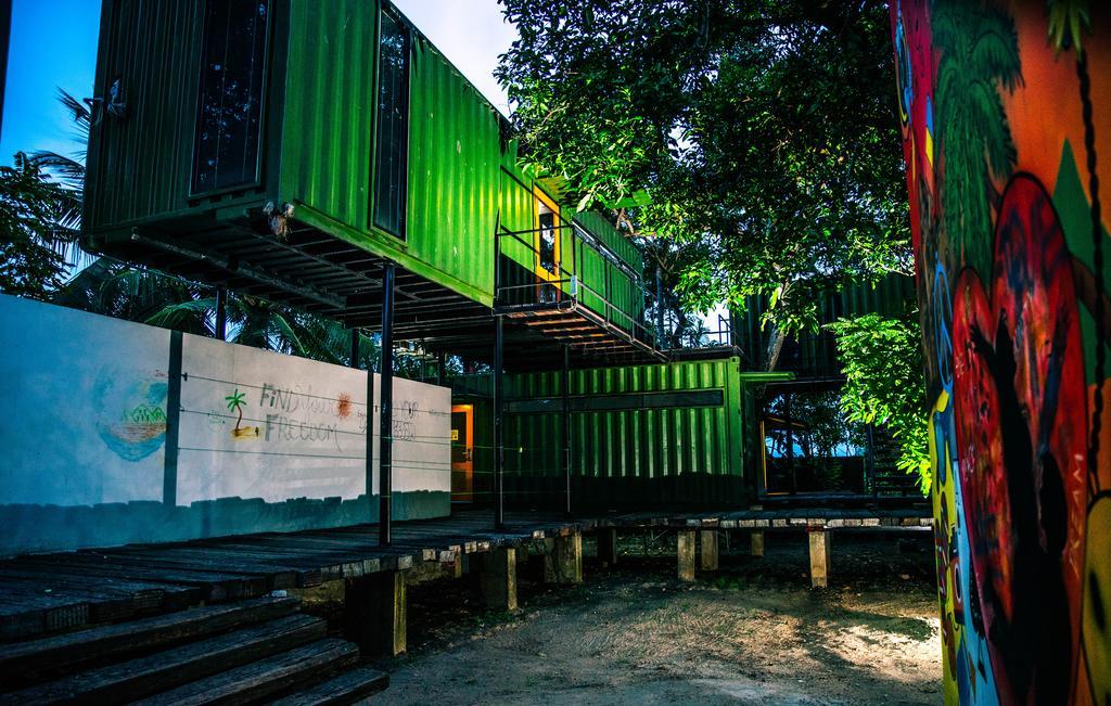 Hangover Hostels @ Colombo Intl Airport Katunayaka Exterior foto